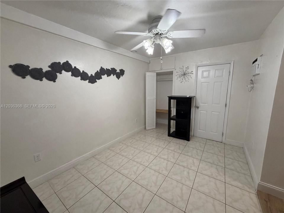 1061 NE 137th St 1, North Miami, Floride 33161, États-Unis