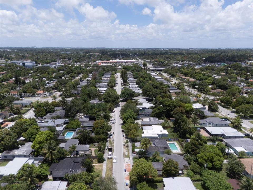 334 NW 110th St, Miami, Florida 33168, USA