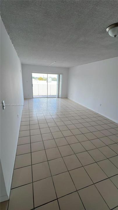 4480 Palm Ave 402, Hialeah, Floride 33012, États-Unis