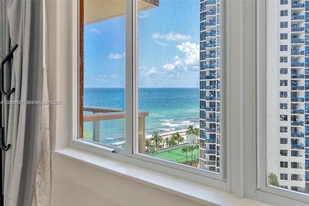 19201 Collins Ave 1001, Sunny Isles Beach, Florida 33160, USA