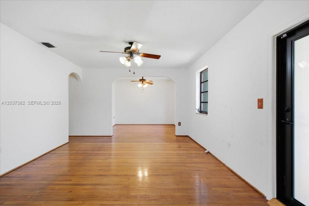 2550 Trapp Ave, Miami, Florida 33133, USA