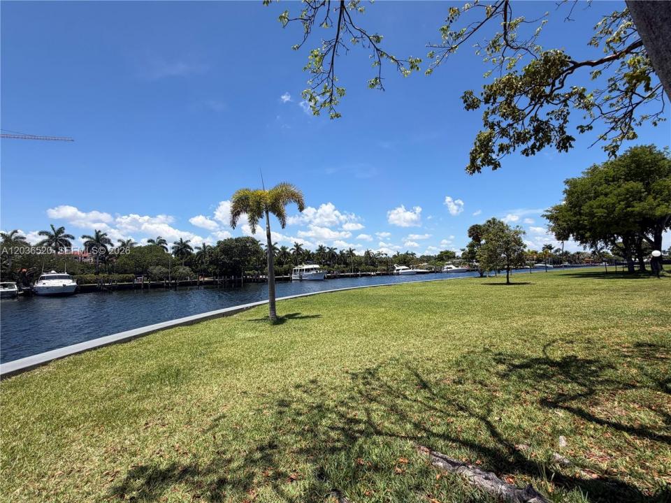 501 Three Islands Blvd 303, Hallandale Beach, Florida 33009, Stati Uniti