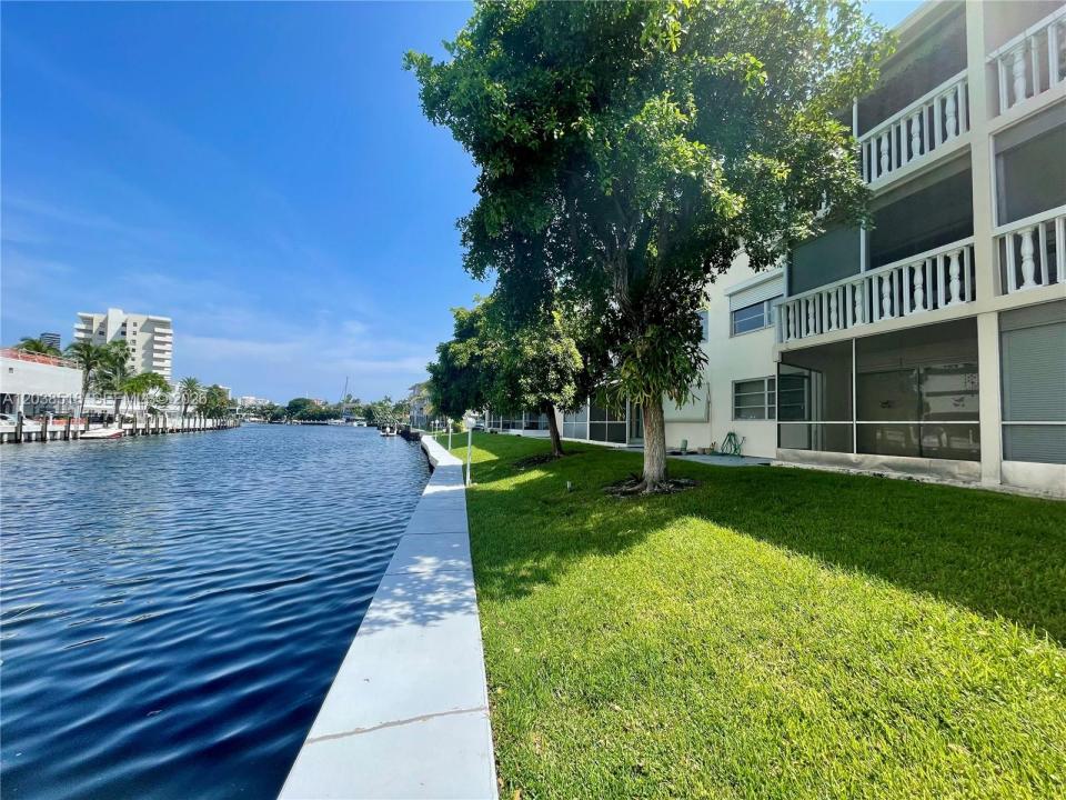 450 Paradise Isle Blvd 205, Hallandale Beach, Floride 33009, États-Unis