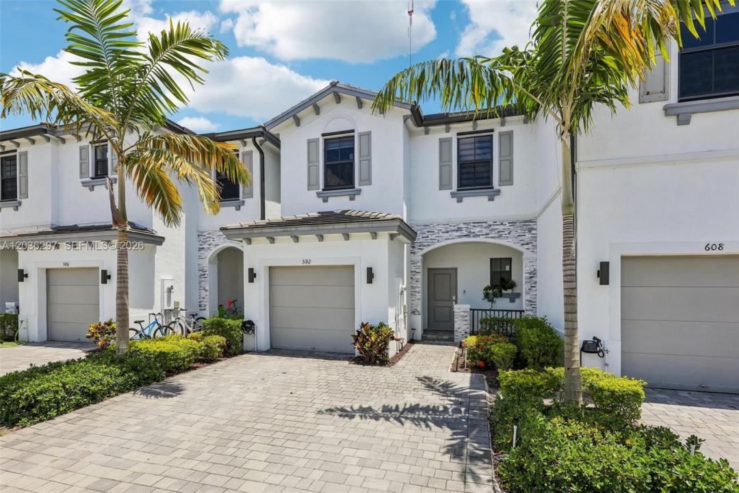 592 NW 203rd Ter, Miami Gardens, Florida 33169, USA