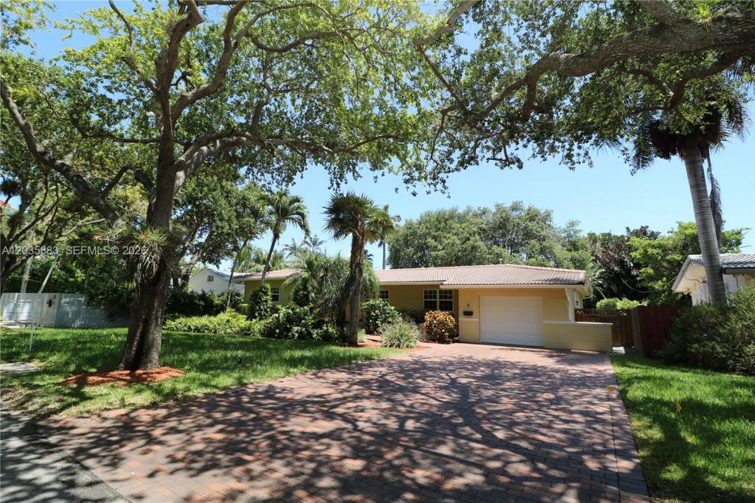 6160 SW 84th St, South Miami, פלורידה 33143, ארצות הברית של אמריקה