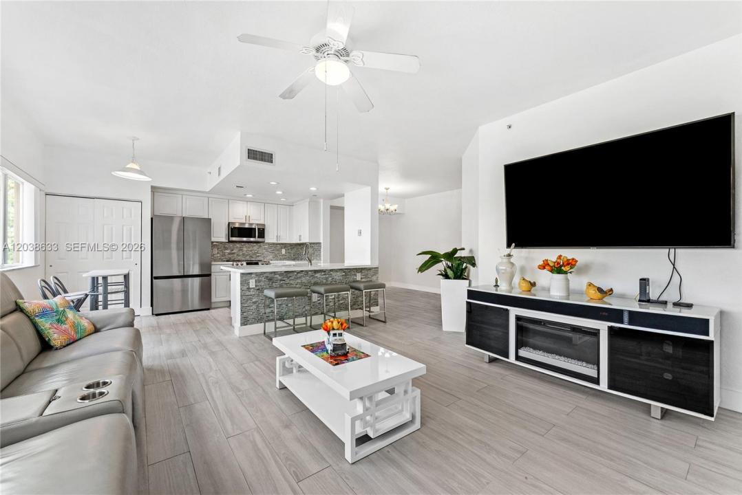 7715 Yardley Dr 303, Tamarac, Florida 33321, Stati Uniti