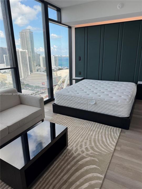 20 NE 11 3303A, Miami, Florida 33132, USA