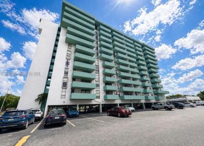 1825 W 44th Pl 1107, Hialeah, Florida 33012, USA