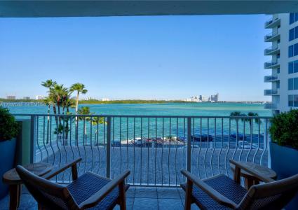 10350 W Bay Harbor Dr 4T, Bay Harbor Islands, Florida 33154, USA