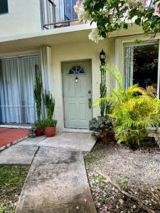 1701 NE 115th st 1A, Miami, Florida 33181, USA