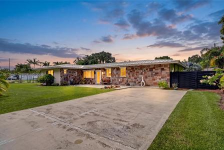 8250 SW 118th Ter, Miami, Florida 33156, USA