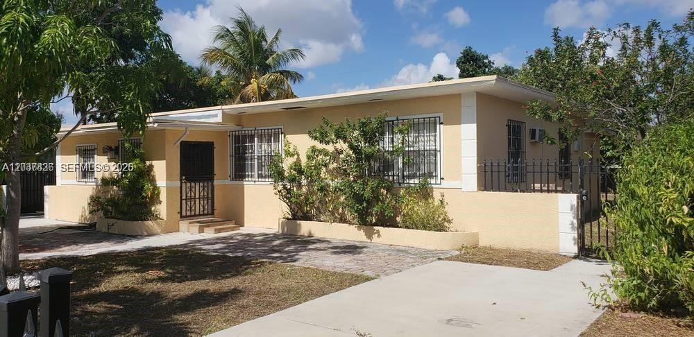 1079 NW 112th Ter, Miami, Florida 33168, USA