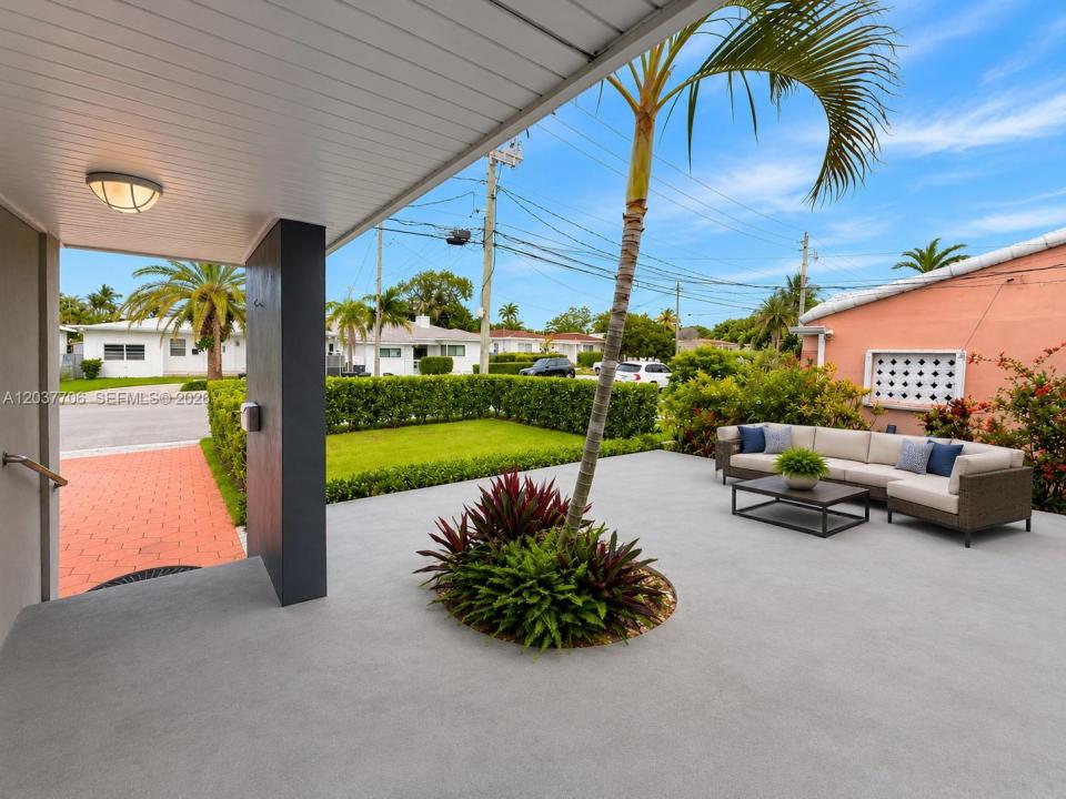 9156 Froude Ave, Surfside, Floride 33154, États-Unis