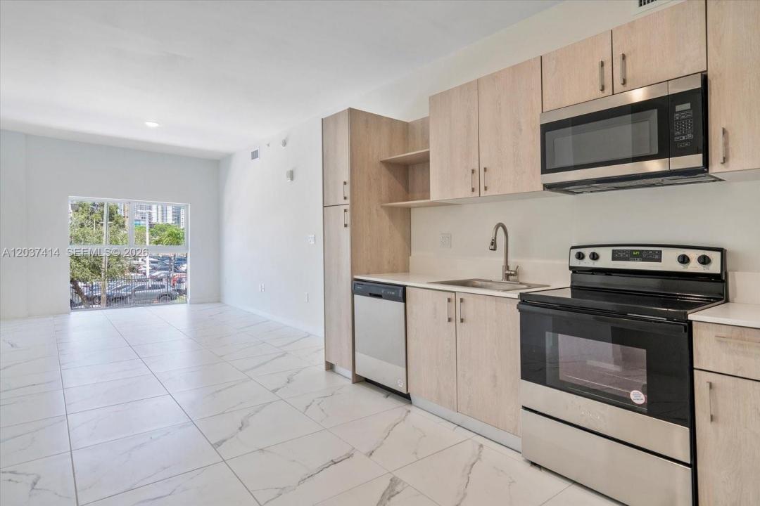 420 SW 7th Ave 304, Miami, Florida 33130, Stati Uniti