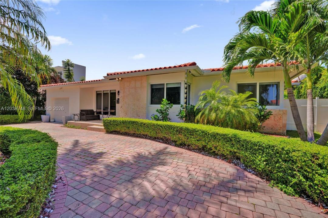 2025 Alamanda Dr, North Miami, Floride 33181, États-Unis