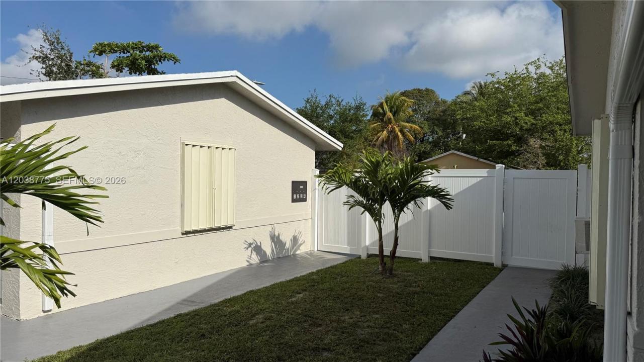 220 NW 12th St 4, Pompano Beach, Florida 33060, USA