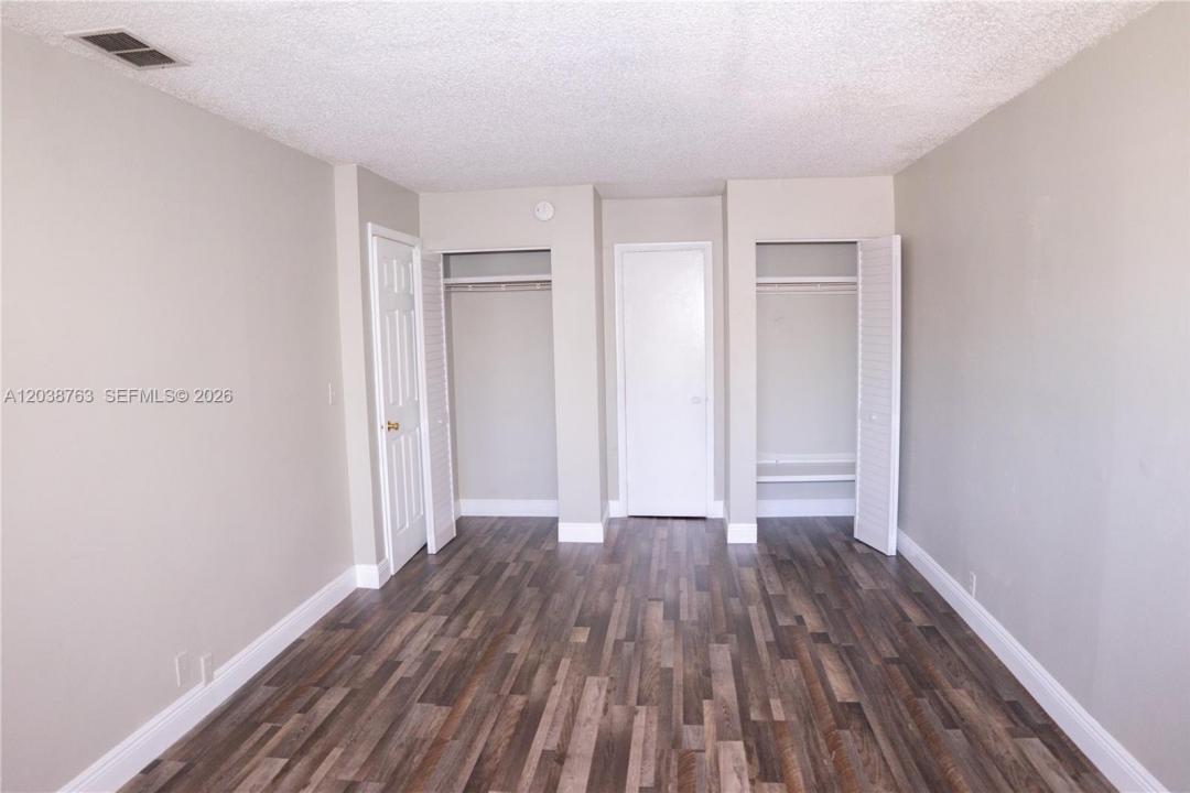 4240 Woodside Dr 4, Coral Springs, Floride 33065, États-Unis