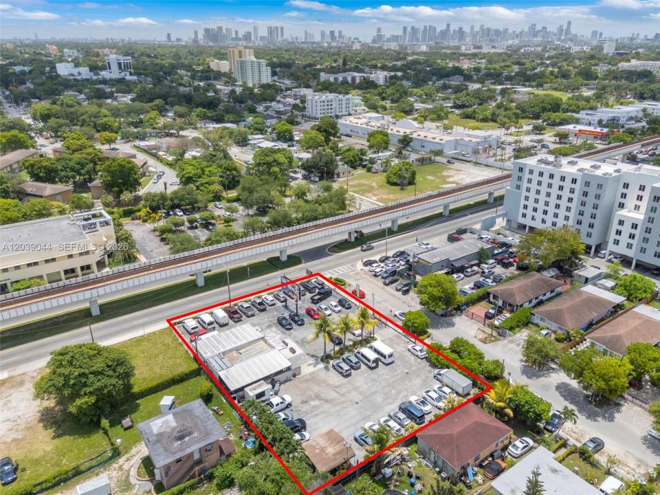 2729 NW 56th St, Miami, Florida 33142, USA
