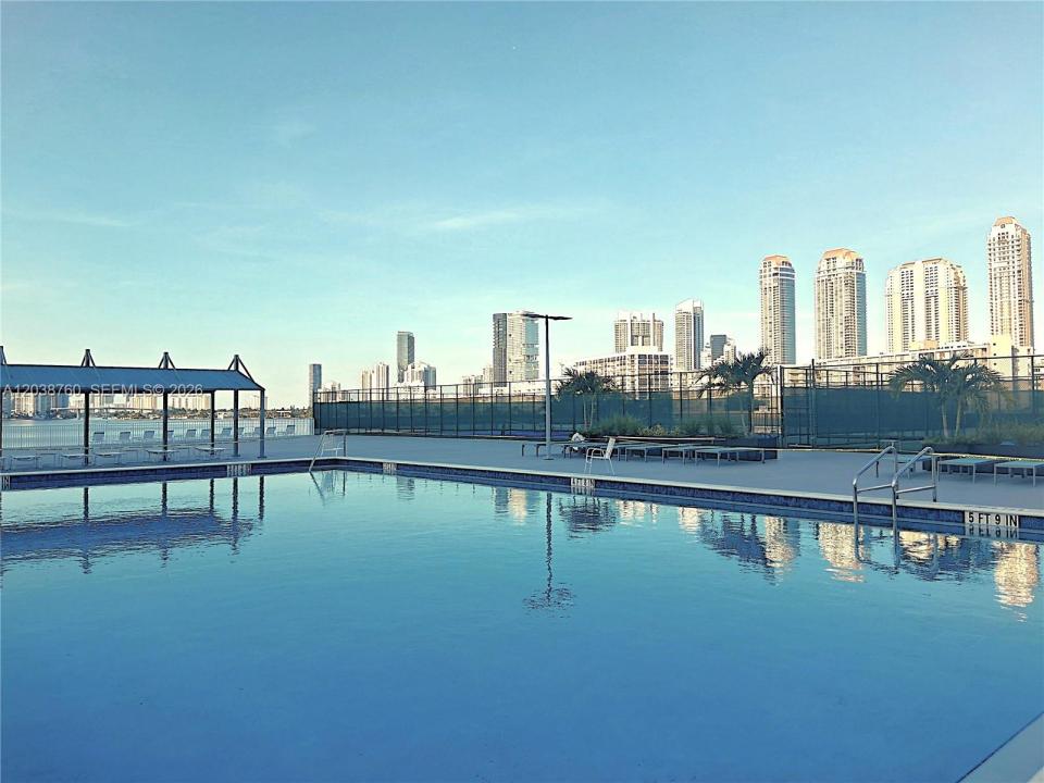 301 174th St 1905 + DEN, Sunny Isles Beach, Floride 33160, États-Unis