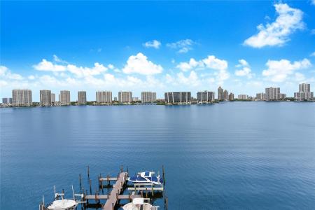 18000 N Bay Rd 902, Sunny Isles Beach, Florida 33160, USA