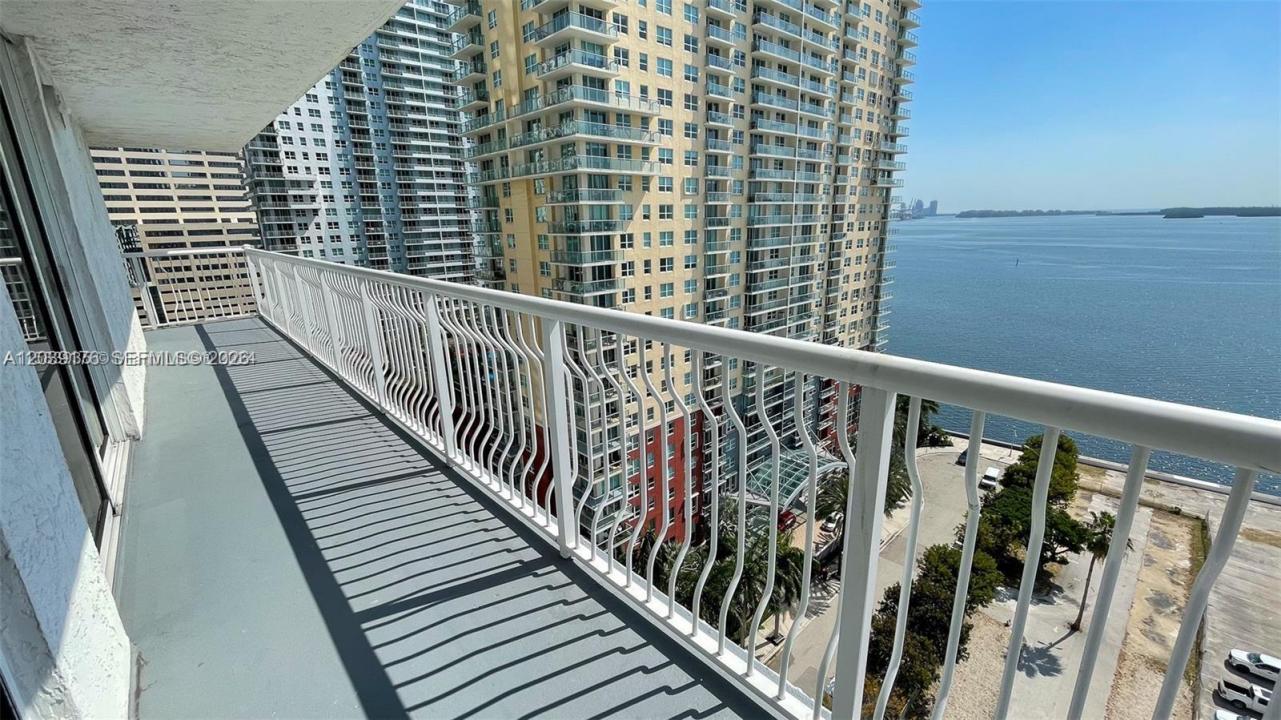 1200 Brickell Bay Dr 1702, Miami, Floryda 33131, USA