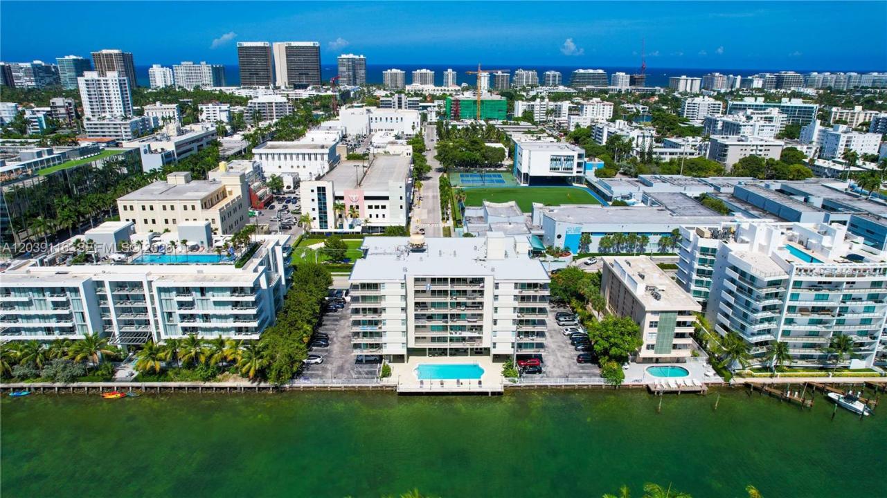 9500 W Bay Harbor Dr 7D, Bay Harbor Islands, Florida 33154, USA