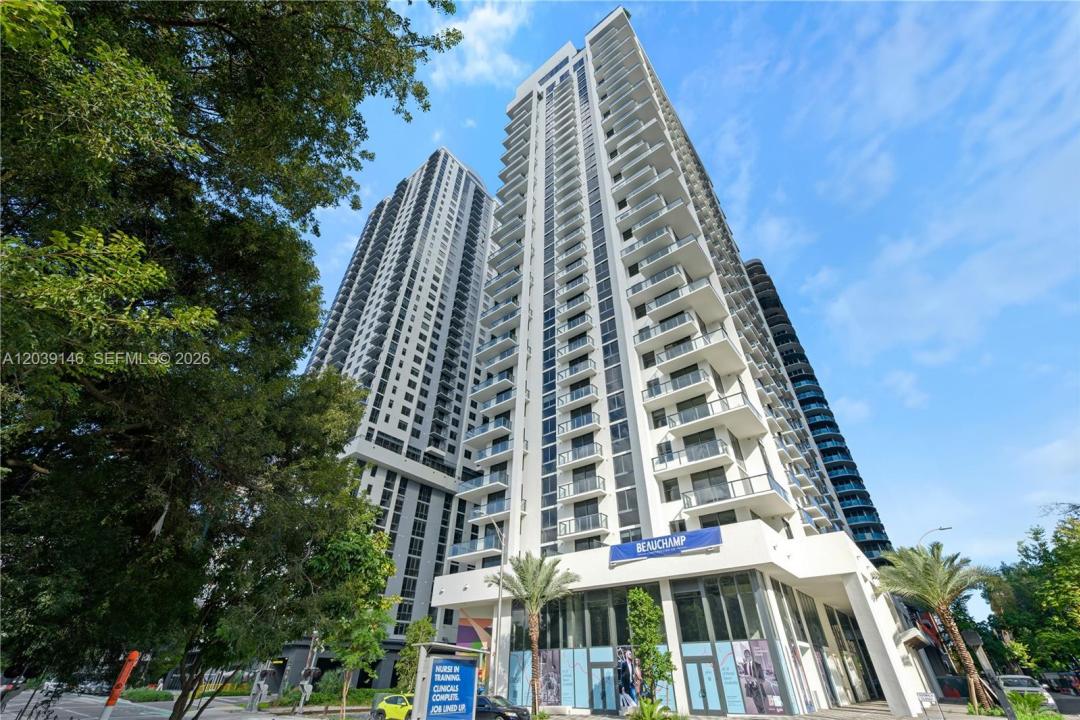 11 NE 6th St 1111, Miami, Florida 33132, USA