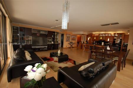 8877 Collins Ave 507, Surfside, فلوريدا 33154, الولايات المتحدة