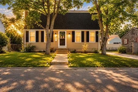 21 Bailey Street, East Providence, Rhode Island 02916, USA