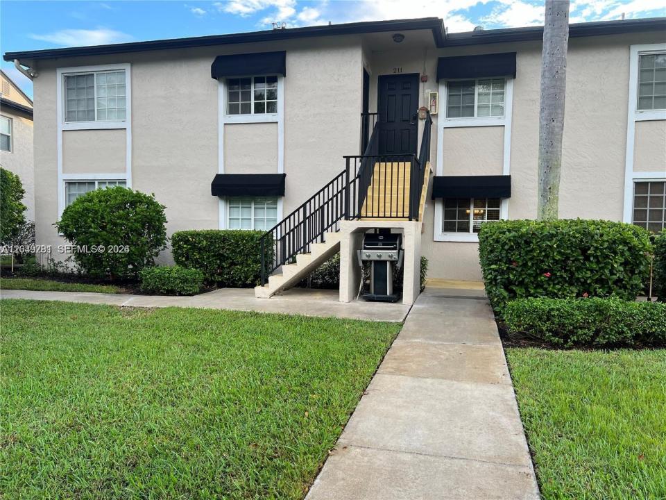 4000 Crystal Lake Dr 111, Deerfield Beach, Florida 33064, USA