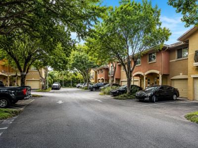 35 SE 3rd Ave 11, Hallandale Beach, Florida 33009, USA