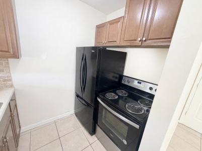 3030 NW 43rd Terrace 207, Lauderdale Lakes, 佛罗里达州 33313, 美国
