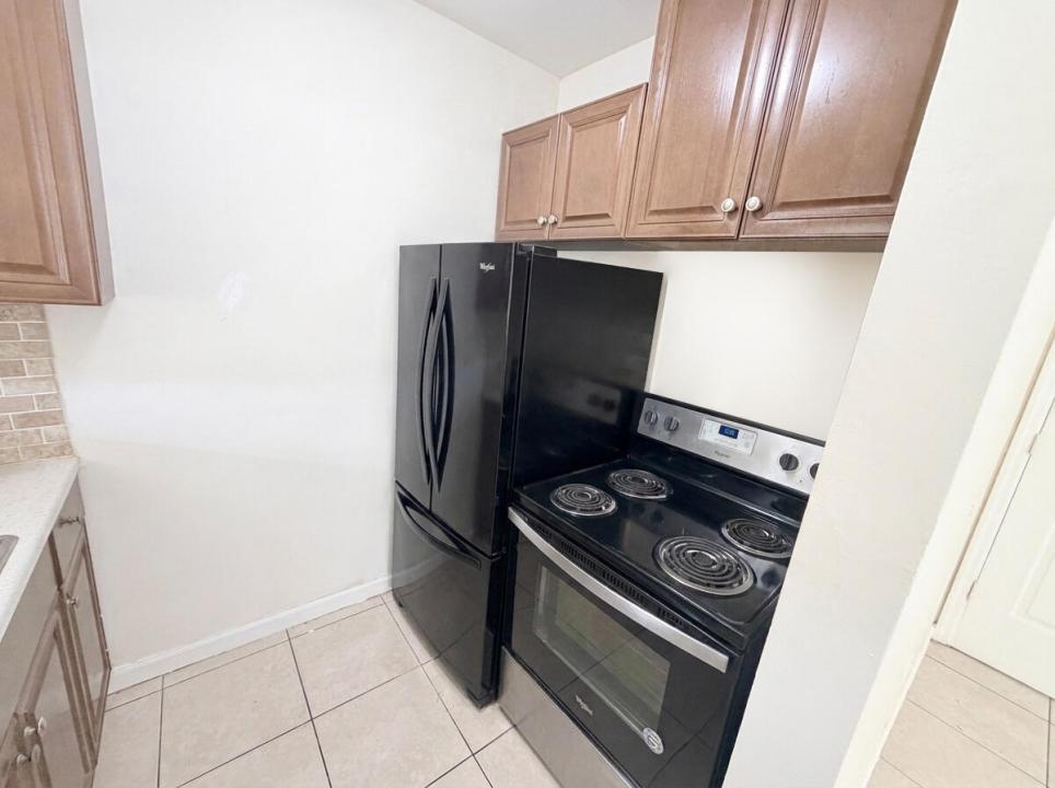 3030 NW 43rd Terrace 207, Lauderdale Lakes, 佛罗里达州 33313, 美国