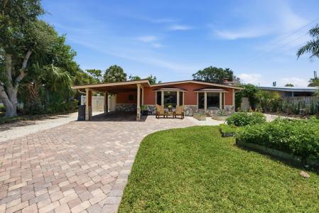 1055 S Brevard Avenue, Cocoa Beach, Florida 32931, HOA KỲ
