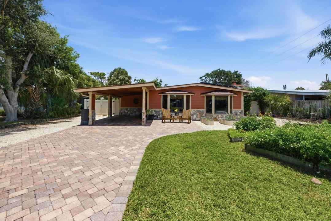 1055 S Brevard Avenue, Cocoa Beach, Florida 32931, USA