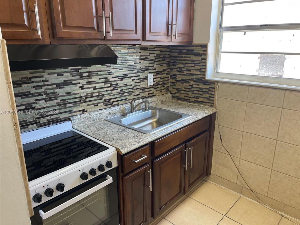 1043 NW 2nd St 14, Miami, Floride 33128, États-Unis