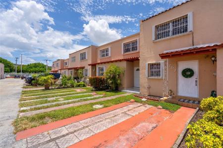 1757 W 57th St 211, Hialeah, Florida 33012, USA