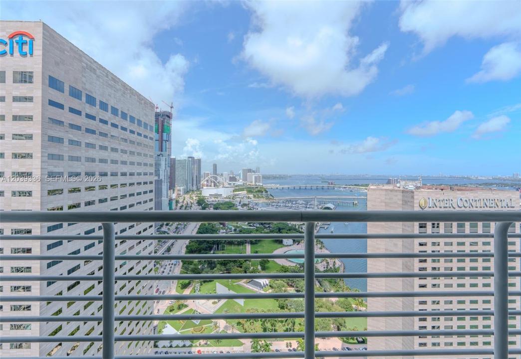 325 S BISCAYNE BLVD 4122, Miami, Floride 33131, États-Unis