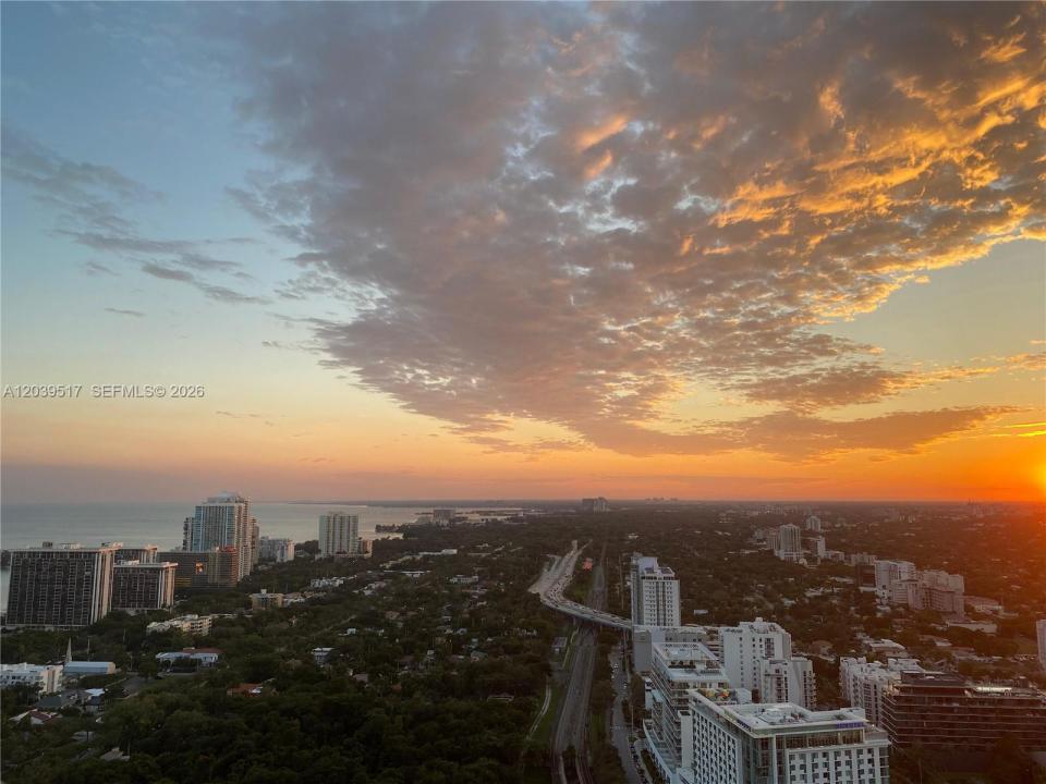 60 SW 13th St 2819, Miami, Florida 33130, USA
