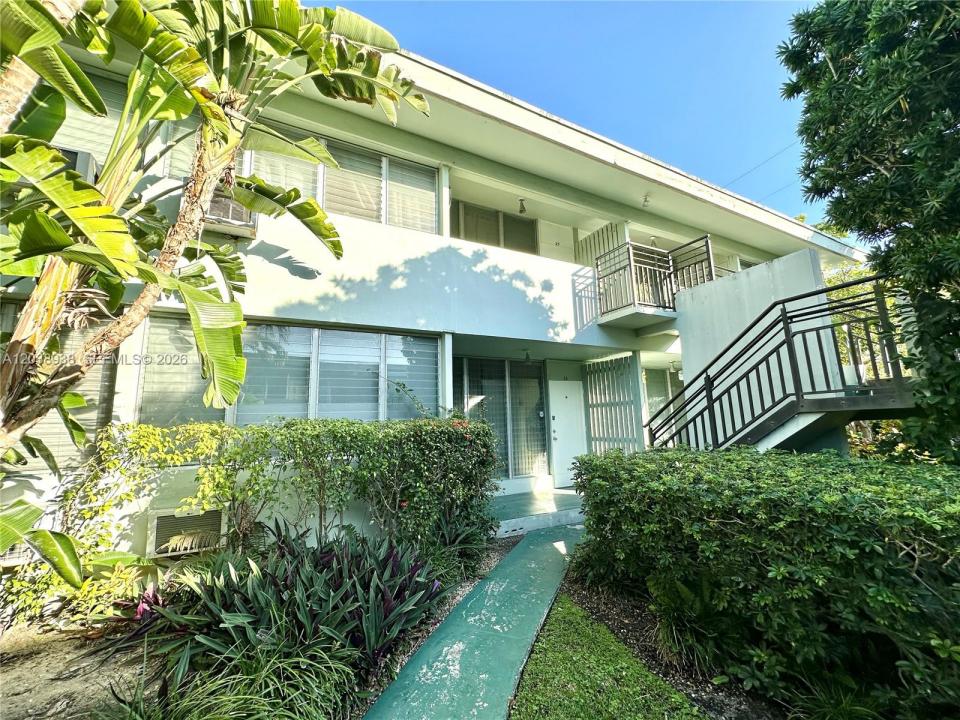 1060 98th St 24, Bay Harbor Islands, Florida 33154, USA