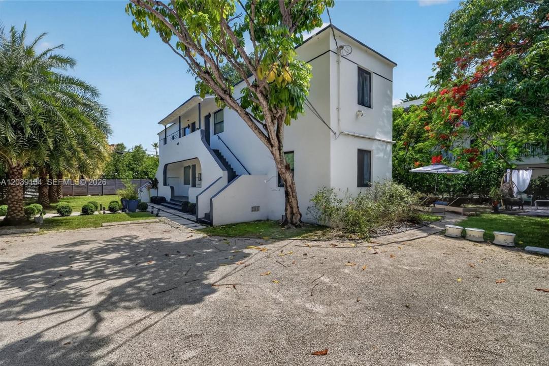 8270 NE 1st Pl 3, Miami, Florida 33138, USA