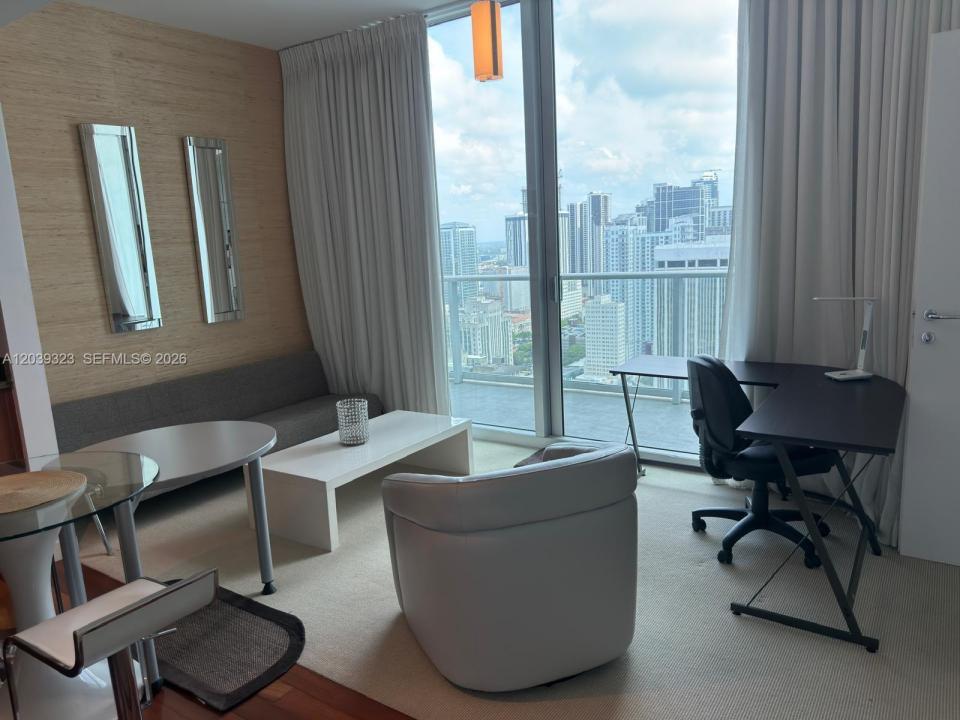 300 S Biscayne Blvd T-3703, Miami, Florida 33131, USA
