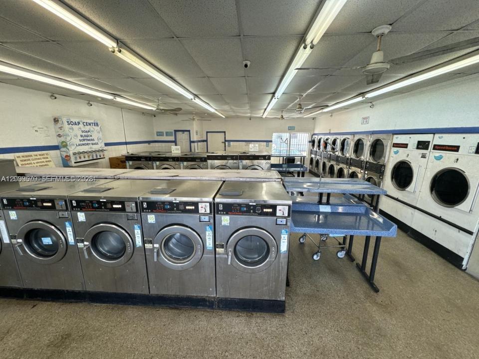 Laundromat for Sale, Hallandale Beach, Floride 33009, États-Unis