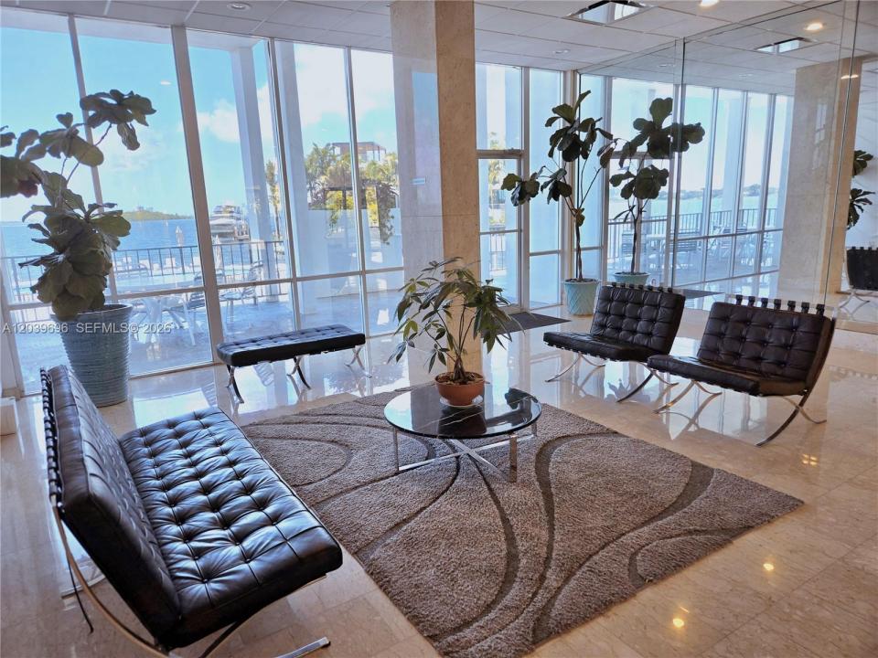 11930 N Bayshore Dr 910, North Miami, Floride 33181, États-Unis