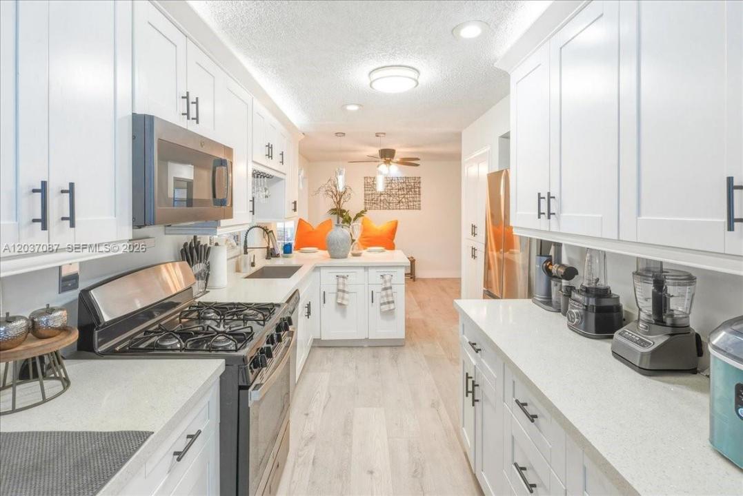 8580 NW 20th Ct, Sunrise, فلوريدا 33322, الولايات المتحدة