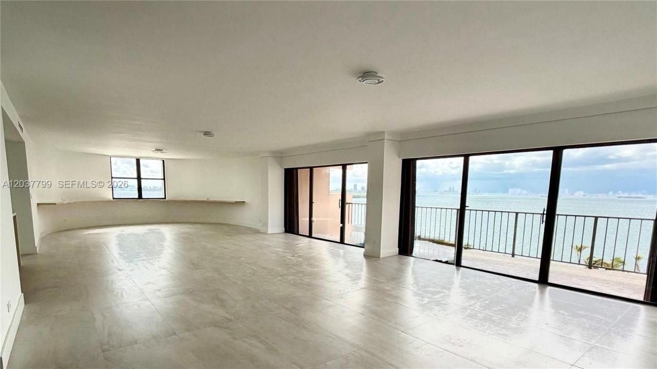 1800 NE 114th Street 604, North Miami, פלורידה 33181, ארצות הברית של אמריקה