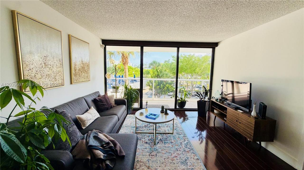 3701 N Country Club Dr 304, Aventura, Флорида 33180, Соединенные Штаты