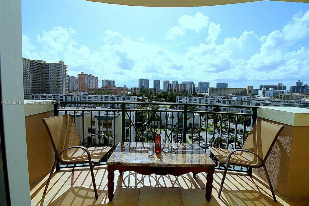 17555 Atlantic Blvd UPH6, Sunny Isles Beach, Floride 33160, États-Unis