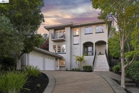 AQUARIUS WAY, Oakland, California 94611, HOA KỲ