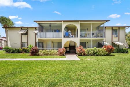 5839 La Pinata Blvd C-2, Green Acres, Florida 33463